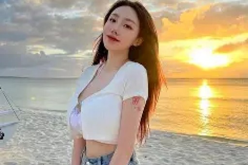 央视表态后给冯小刚走面的韩红底裤都被扒没了