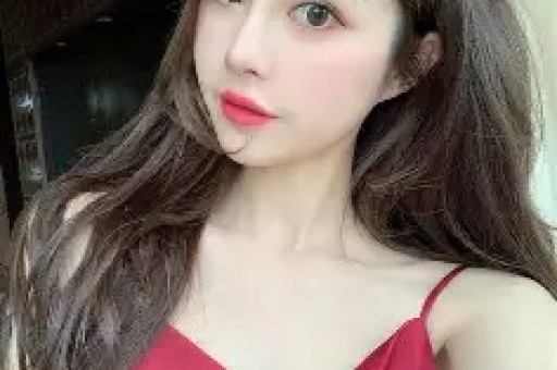 大爷参加浙江景区“上课偷吃大赛”一口没吃全程认真看书听课网友：仿若回到了自己还是孩子的时候如果这是真的就好了